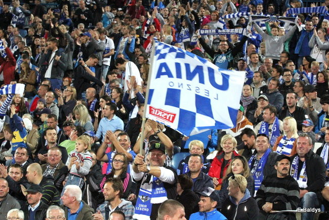 Kibice siedzieli na schodach (dużo zdjęć)