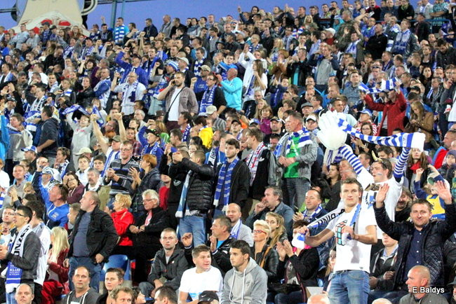 Kibice siedzieli na schodach (dużo zdjęć)