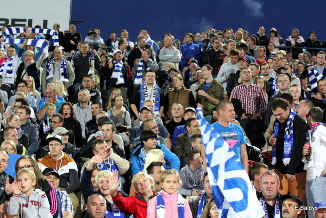 Kibice siedzieli na schodach (dużo zdjęć)