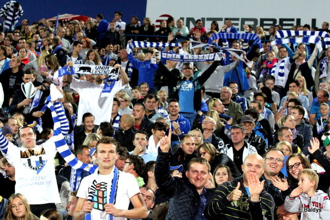 Kibice siedzieli na schodach (dużo zdjęć)