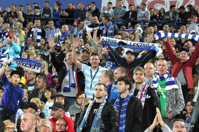 Kibice siedzieli na schodach (dużo zdjęć)