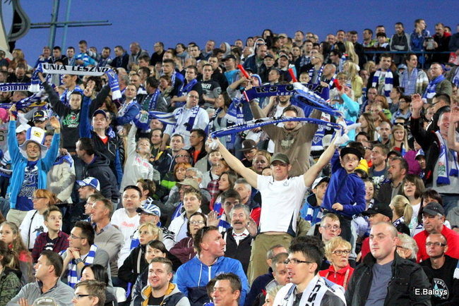 Kibice siedzieli na schodach (dużo zdjęć)