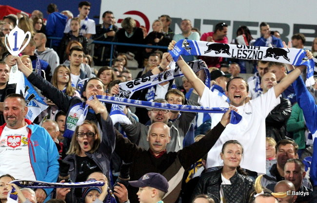 Kibice siedzieli na schodach (dużo zdjęć)