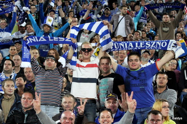 Kibice siedzieli na schodach (dużo zdjęć)