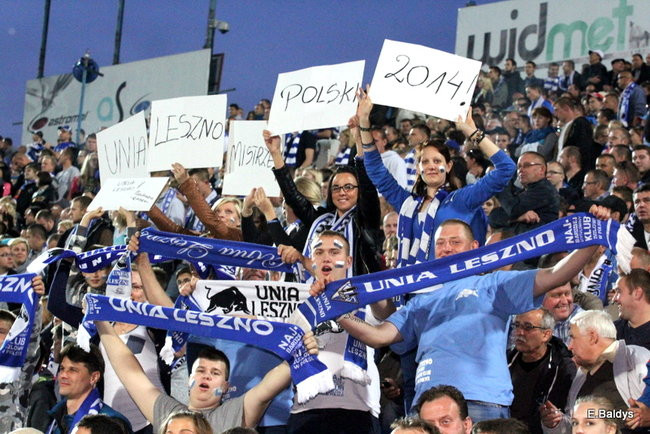 Kibice siedzieli na schodach (dużo zdjęć)