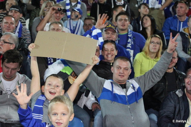 Kibice siedzieli na schodach (dużo zdjęć)