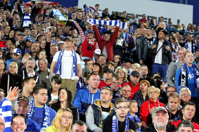 Kibice siedzieli na schodach (dużo zdjęć)