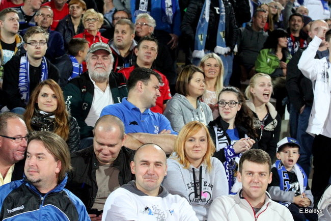 Kibice siedzieli na schodach (dużo zdjęć)