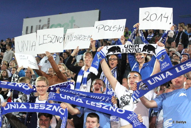 Kibice siedzieli na schodach (dużo zdjęć)