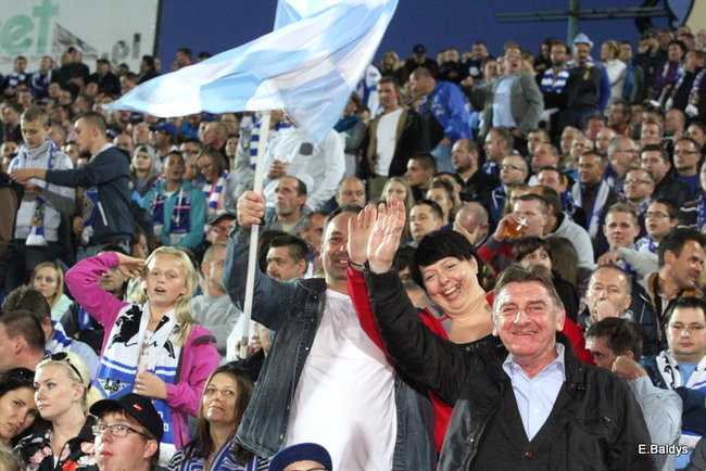 Kibice siedzieli na schodach (dużo zdjęć)