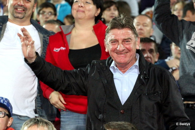 Kibice siedzieli na schodach (dużo zdjęć)