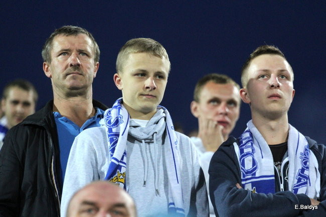 Kibice siedzieli na schodach (dużo zdjęć)