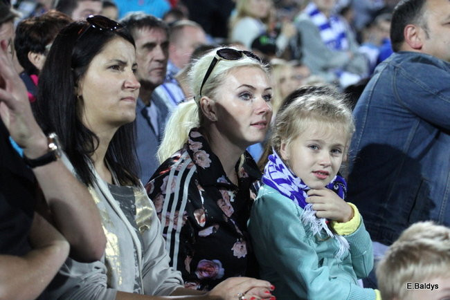 Kibice siedzieli na schodach (dużo zdjęć)