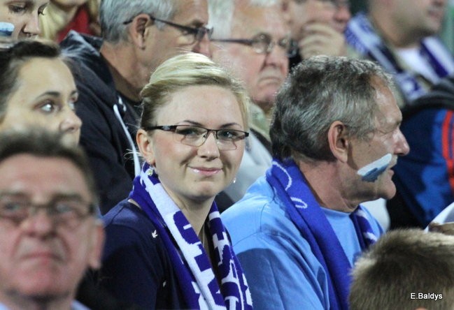 Kibice siedzieli na schodach (dużo zdjęć)