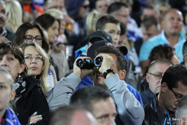 Kibice siedzieli na schodach (dużo zdjęć)