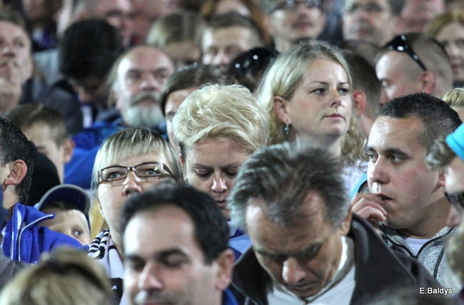 Kibice siedzieli na schodach (dużo zdjęć)