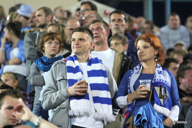 Kibice siedzieli na schodach (dużo zdjęć)