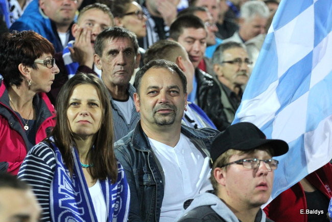 Kibice siedzieli na schodach (dużo zdjęć)