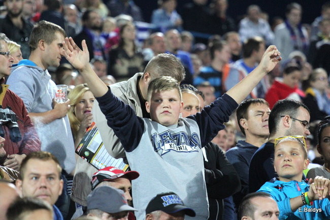 Kibice siedzieli na schodach (dużo zdjęć)