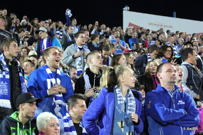 Kibice siedzieli na schodach (dużo zdjęć)