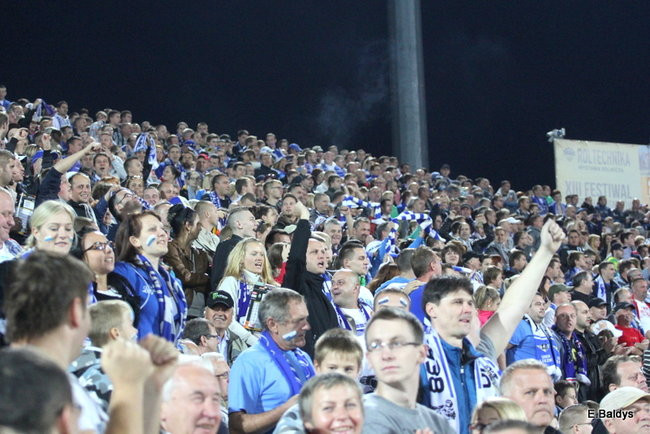 Kibice siedzieli na schodach (dużo zdjęć)