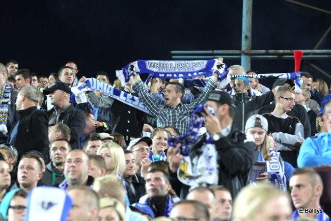 Kibice siedzieli na schodach (dużo zdjęć)