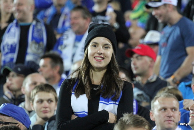 Kibice siedzieli na schodach (dużo zdjęć)