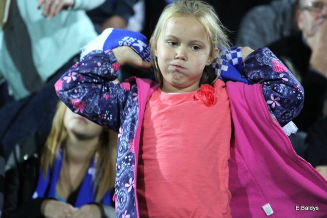 Kibice siedzieli na schodach (dużo zdjęć)