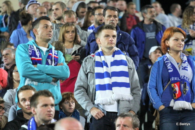 Kibice siedzieli na schodach (dużo zdjęć)