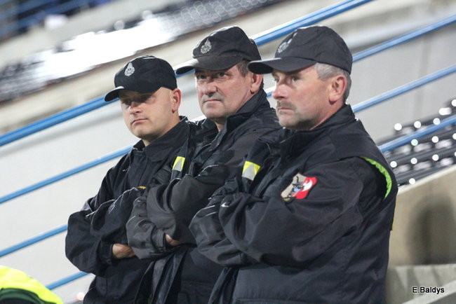 Kibice siedzieli na schodach (dużo zdjęć)