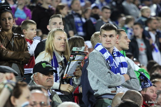 Kibice siedzieli na schodach (dużo zdjęć)