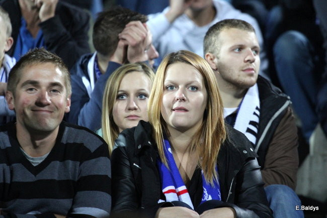 Kibice siedzieli na schodach (dużo zdjęć)