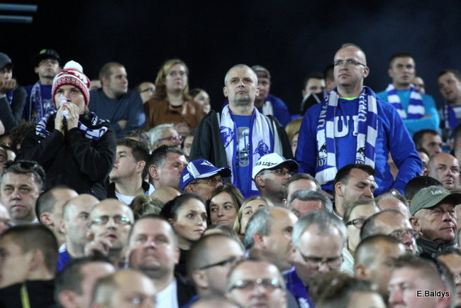 Kibice siedzieli na schodach (dużo zdjęć)