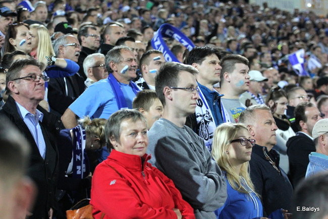 Kibice siedzieli na schodach (dużo zdjęć)