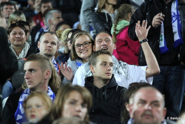 Kibice siedzieli na schodach (dużo zdjęć)