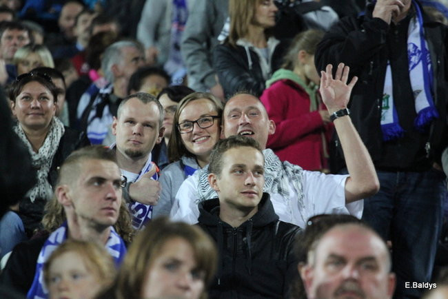 Kibice siedzieli na schodach (dużo zdjęć)