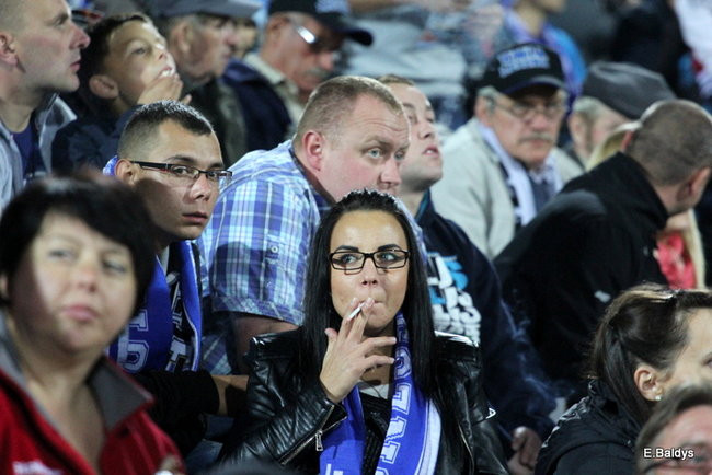 Kibice siedzieli na schodach (dużo zdjęć)