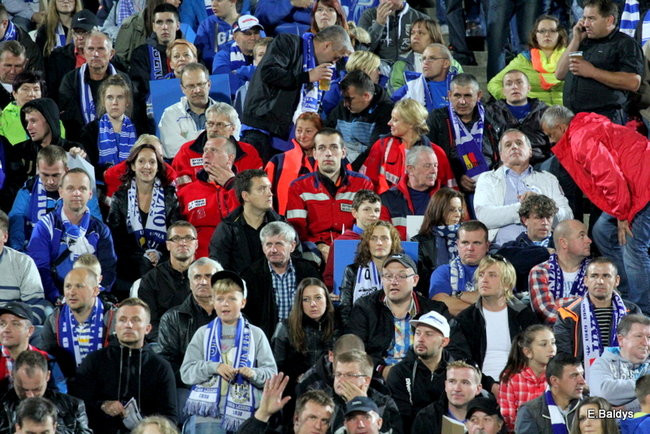 Kibice siedzieli na schodach (dużo zdjęć)