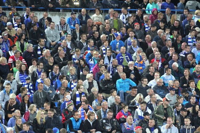 Kibice siedzieli na schodach (dużo zdjęć)