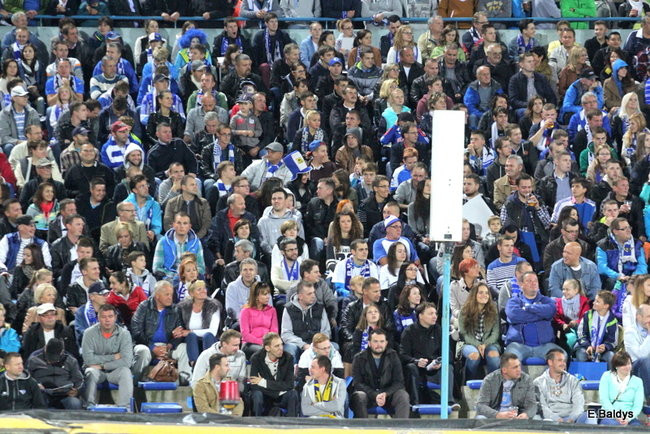 Kibice siedzieli na schodach (dużo zdjęć)