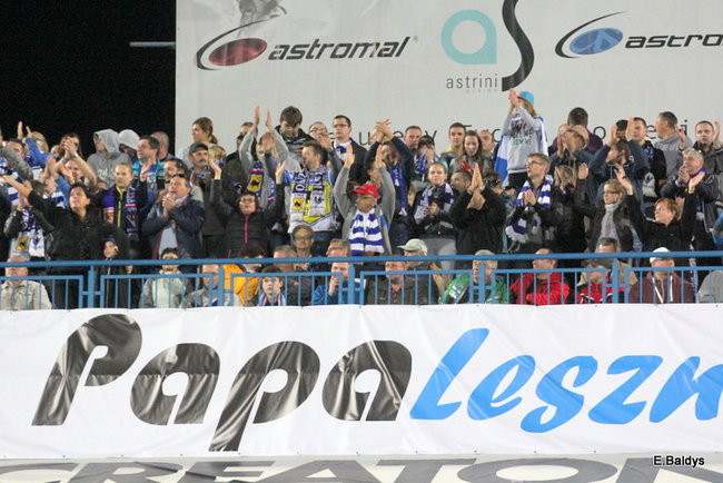 Kibice siedzieli na schodach (dużo zdjęć)