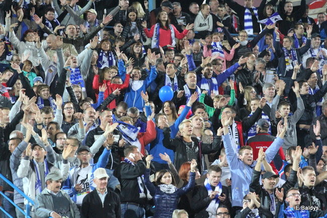 Kibice siedzieli na schodach (dużo zdjęć)