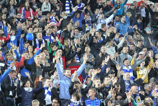 Kibice siedzieli na schodach (dużo zdjęć)