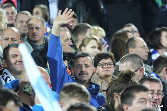 Kibice siedzieli na schodach (dużo zdjęć)