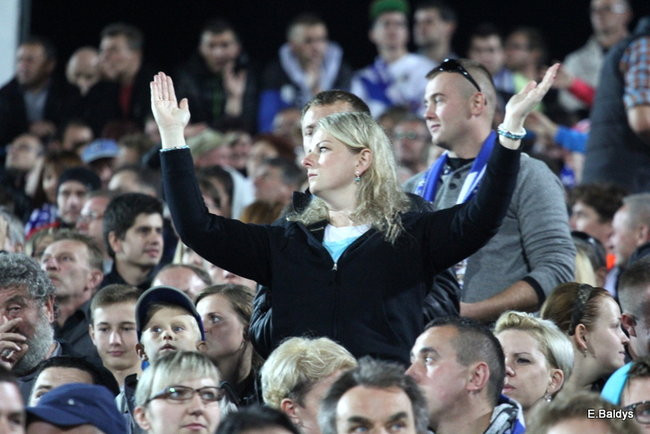 Kibice siedzieli na schodach (dużo zdjęć)