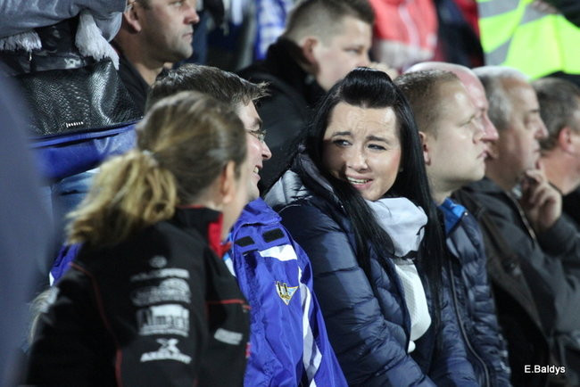 Kibice siedzieli na schodach (dużo zdjęć)