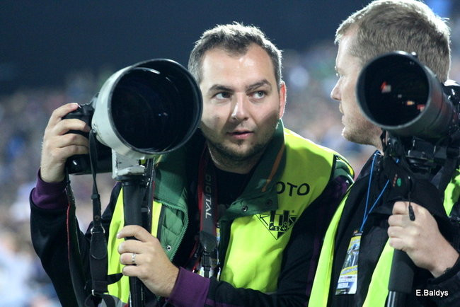 Kibice siedzieli na schodach (dużo zdjęć)