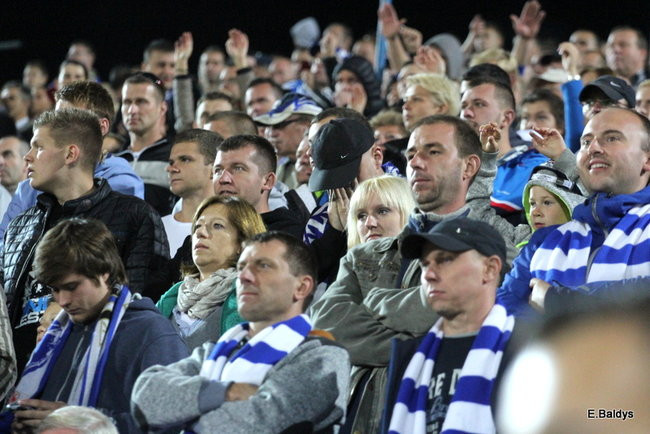 Kibice siedzieli na schodach (dużo zdjęć)