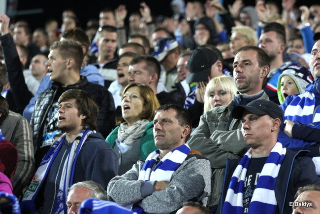 Kibice siedzieli na schodach (dużo zdjęć)