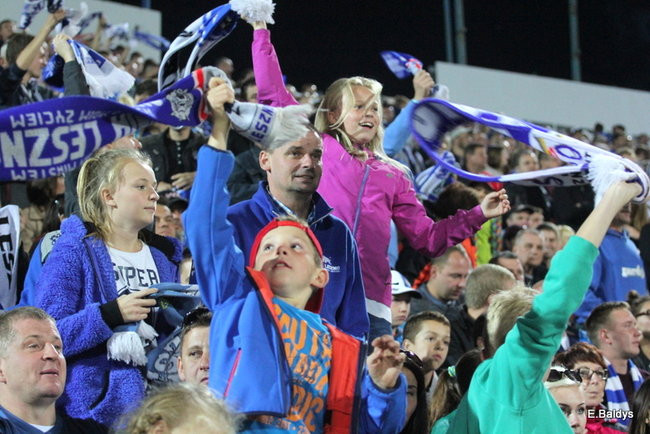 Kibice siedzieli na schodach (dużo zdjęć)